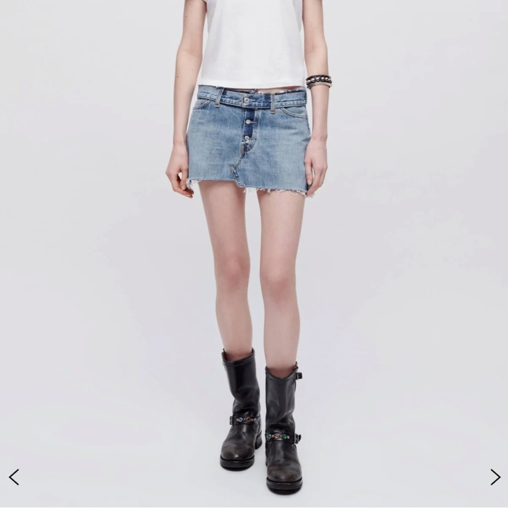 RE/DONE RAW WAIST MINI SKIRT
